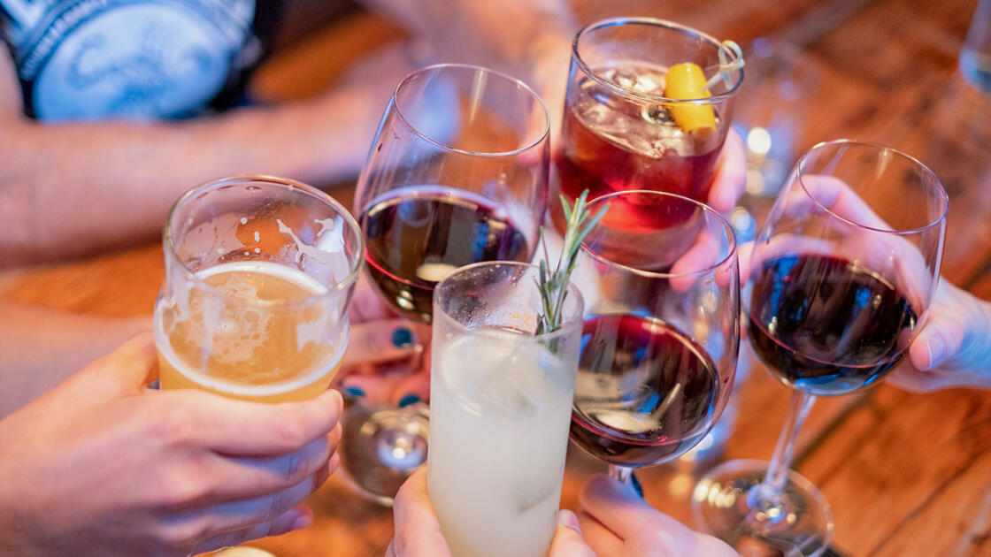 Пока не сдалась печень: 6 мифов о влиянии алкоголя на организм